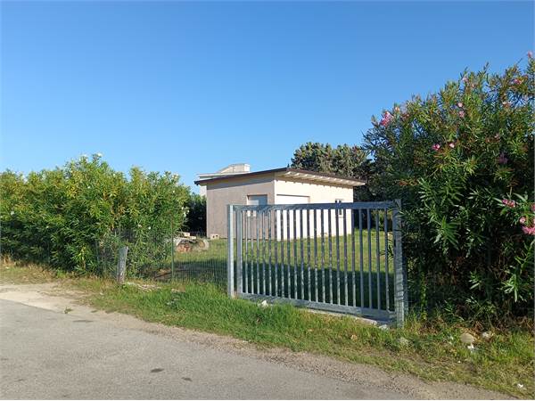 Terreno con chiosco in centro e al mare